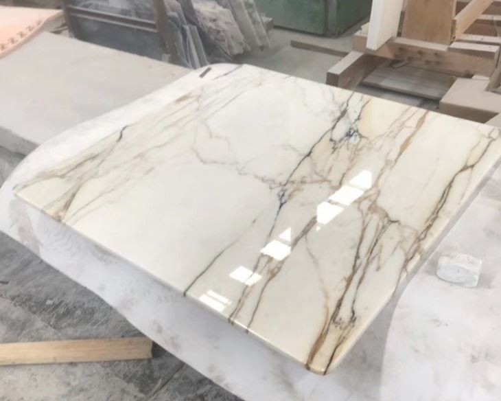 Calacatta Gold Marble Kitchen Countertop (3) Calacatta Gold Marble Kitchen Countertop (3)